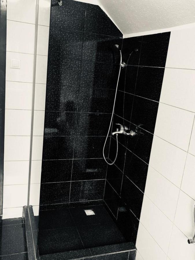 אורדאה Modern Studio Apartment מראה חיצוני תמונה